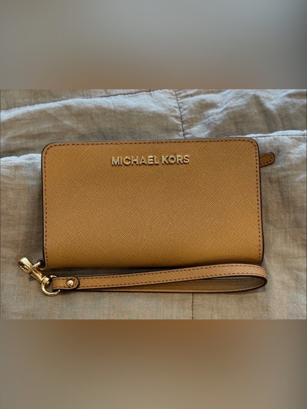 Michael Kors Beige/Tan Saffiano Leather Wristlet Gold Logo Animal Print Interior